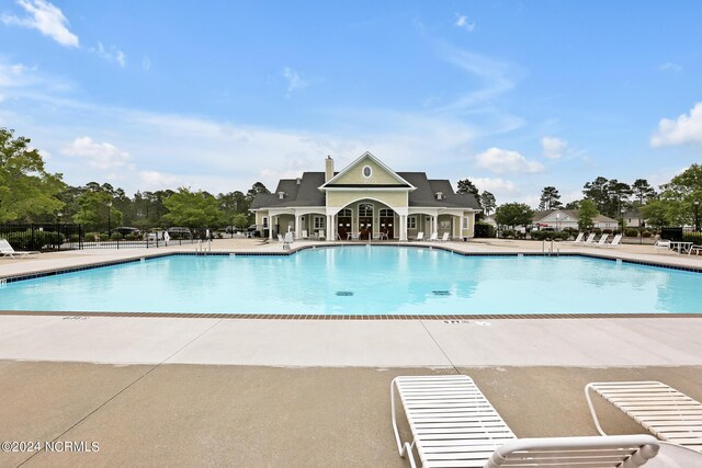 view of swimming pool featuring a patio