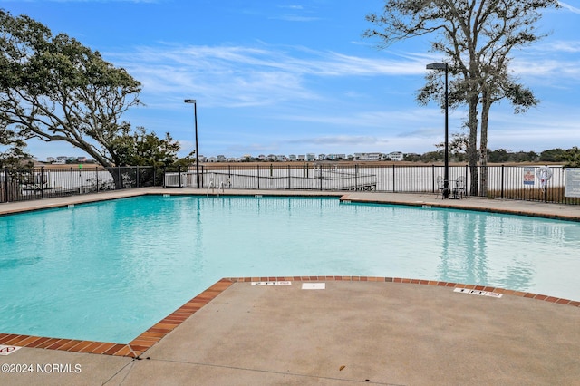 view of swimming pool