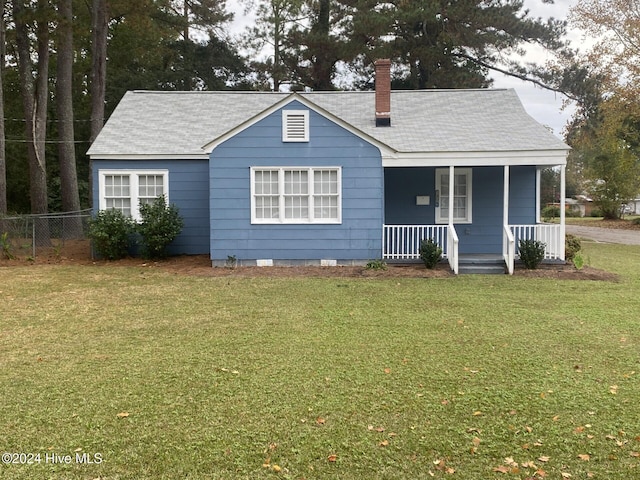 view of front of home featuring a front yard and a porch