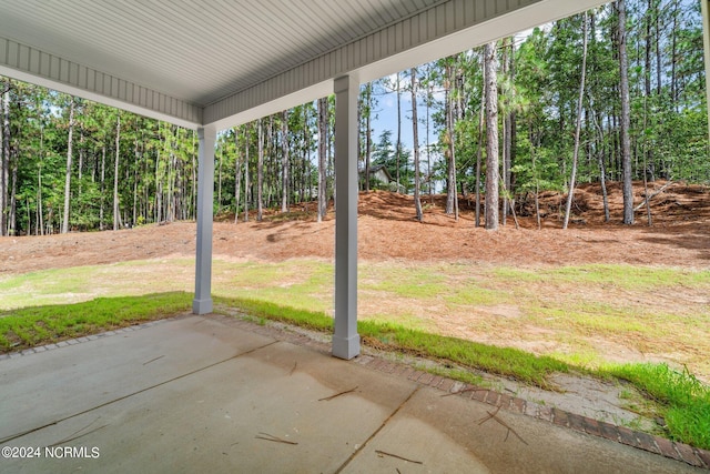 view of yard featuring a patio