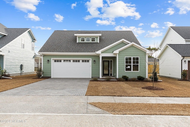 view of front facade featuring a garage