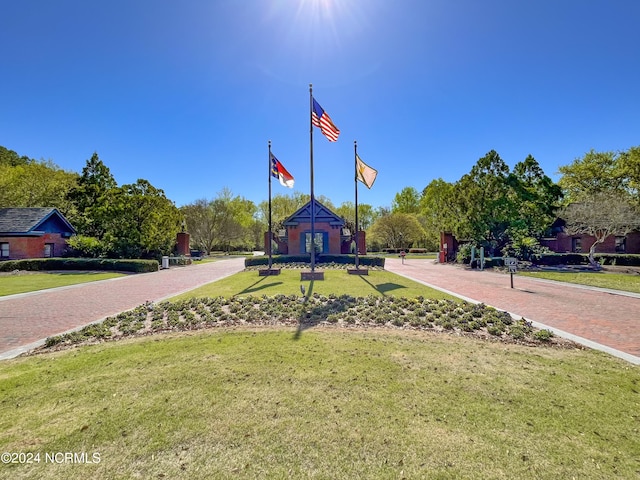 view of home's community featuring a lawn