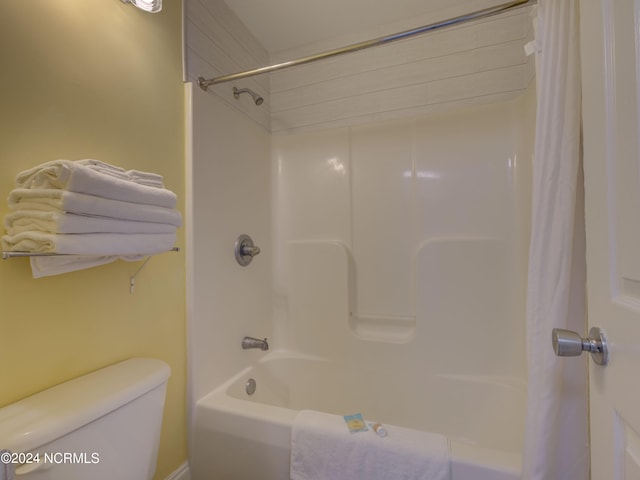 bathroom with shower / tub combo with curtain and toilet