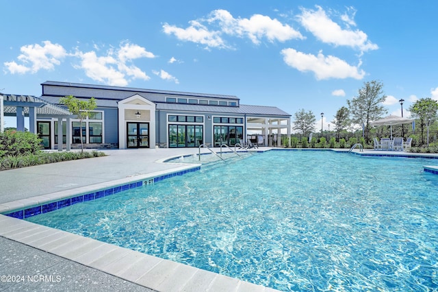 view of swimming pool