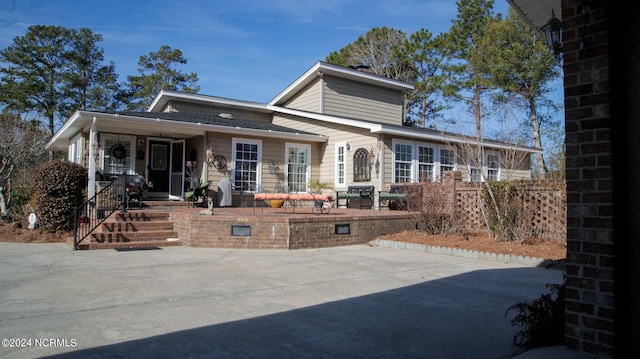 view of front facade