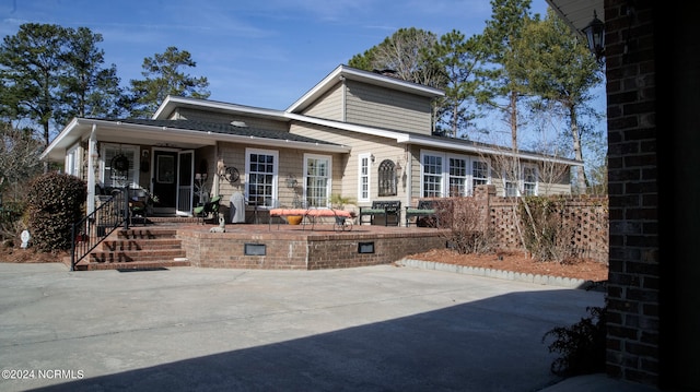 view of front facade