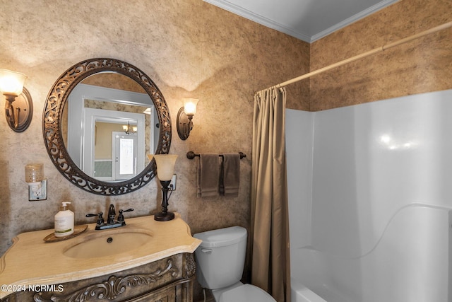 full bathroom featuring vanity, an inviting chandelier, shower / bathtub combination with curtain, toilet, and crown molding