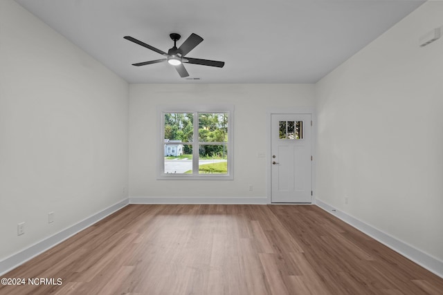 empty room featuring light hardwood / wood-style floors and ceiling fan