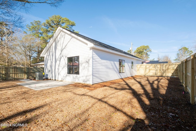 607 N Timberly Ln, Burgaw, NC 28425 - view of outbuilding featuring a fenced backyard and central AC
