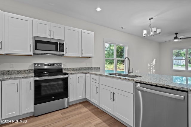 607 N Timberly Ln, Burgaw, NC 28425 - kitchen featuring stainless steel appliances, a sink, a chandelier, white cabinetry, and recessed lighting