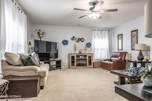 carpeted living room featuring ceiling fan