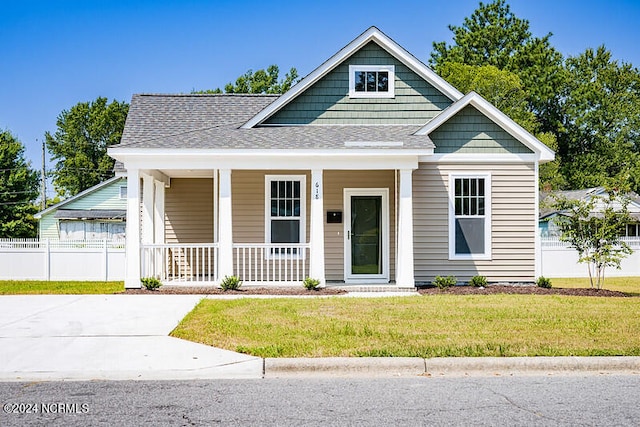 view of front of property with a front yard