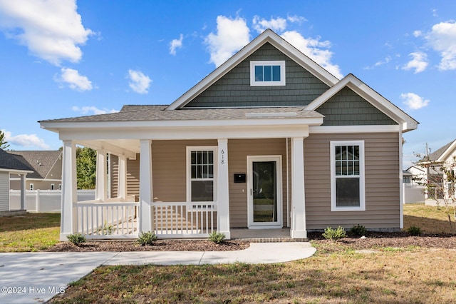 view of front of home with a front lawn