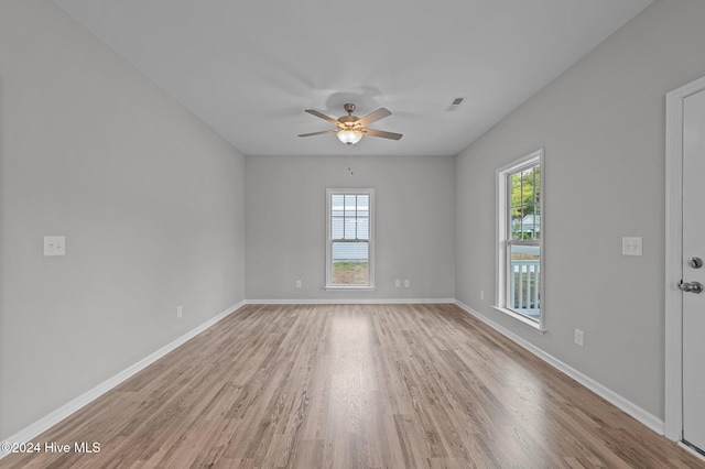 unfurnished room with light wood-type flooring and ceiling fan