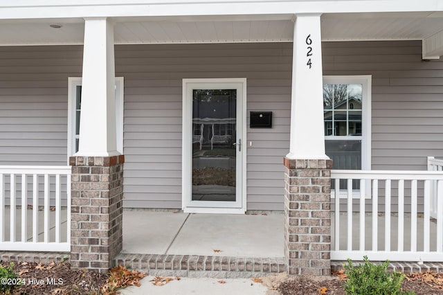 property entrance with covered porch