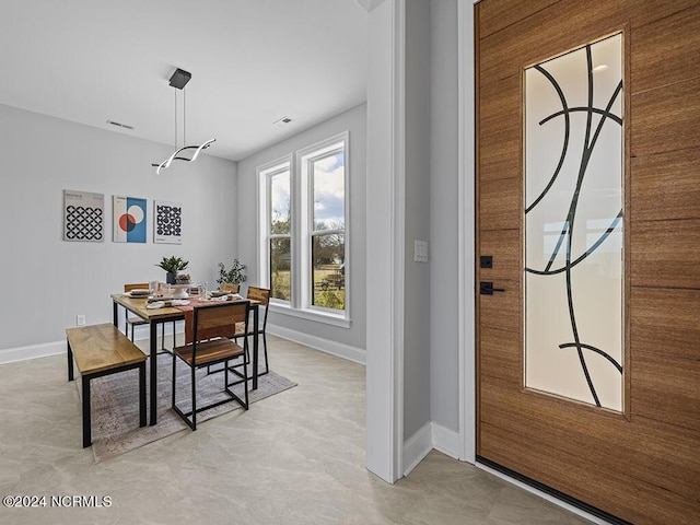 dining area featuring visible vents and baseboards