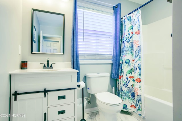 full bathroom featuring shower / tub combo with curtain, vanity, and toilet