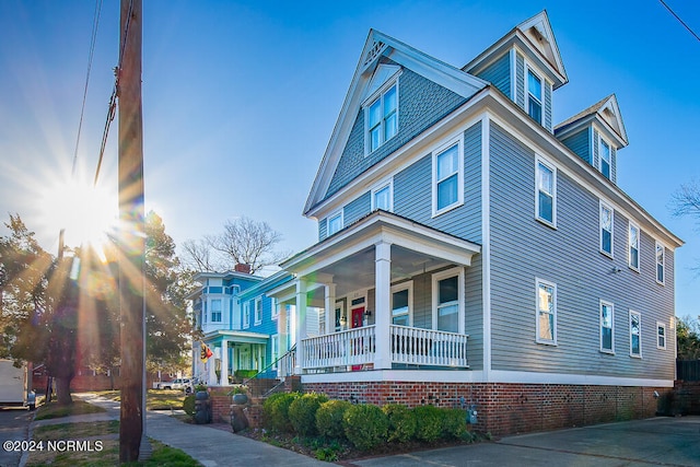 view of front of house featuring covered porch