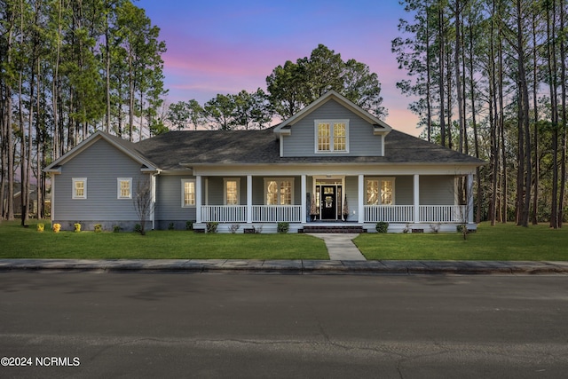 view of front of property featuring a porch and a yard