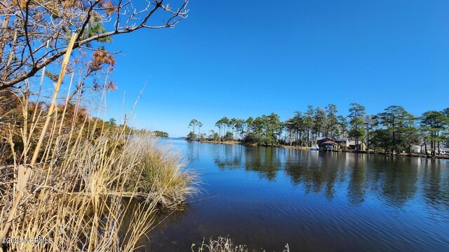 Listing photo 2 for 320 Martin Creek Dr, Beaufort NC 28516