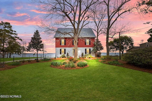 view of yard at dusk