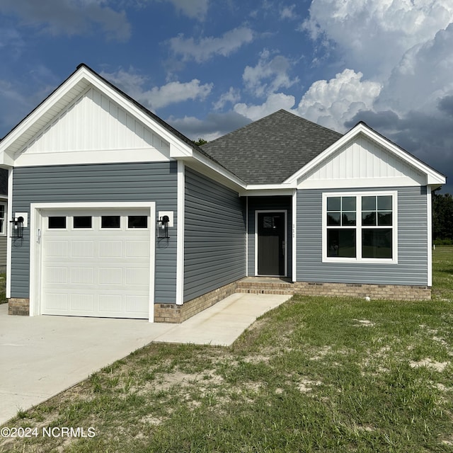 view of front of house with a garage and a front yard