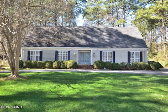 view of front of property with a front yard