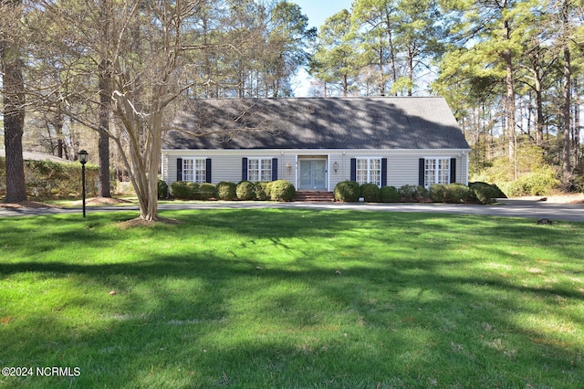 view of front of home with a front lawn