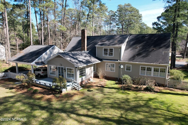 view of front facade with a front yard