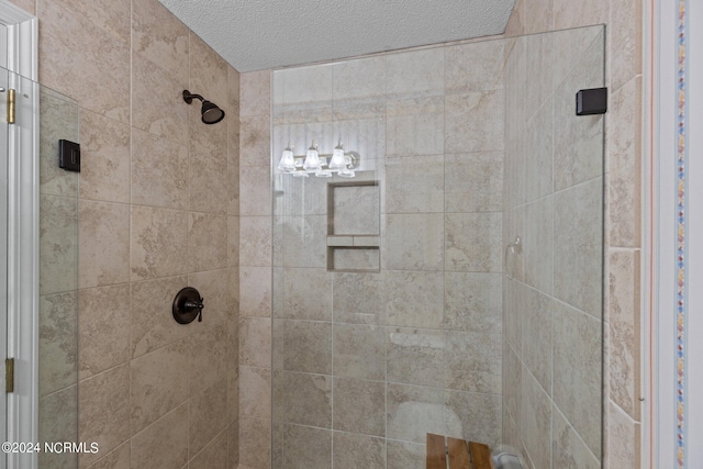 bathroom featuring a tile shower