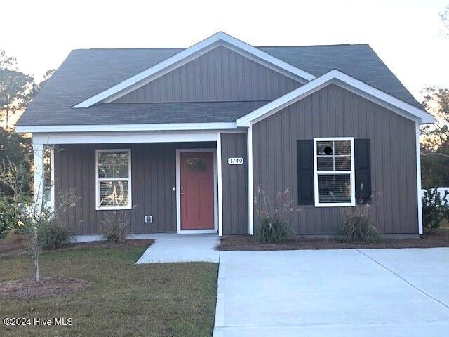 view of front facade with a porch and a front yard