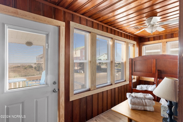 sunroom / solarium featuring ceiling fan