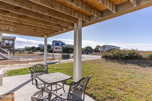 view of yard featuring a patio