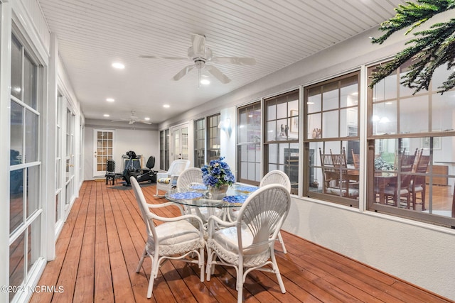 sunroom with ceiling fan