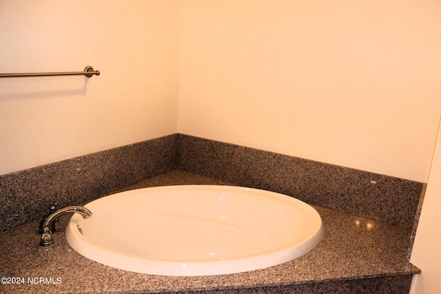 bathroom featuring a washtub