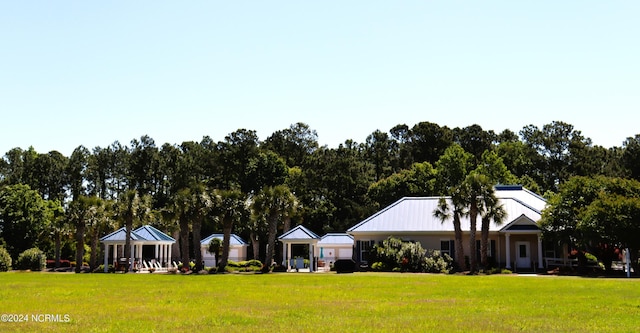 exterior space featuring a front yard