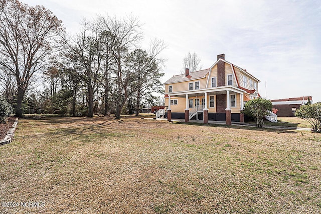 view of front facade featuring a front lawn and covered porch