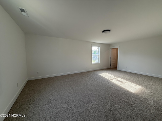 unfurnished room with carpet