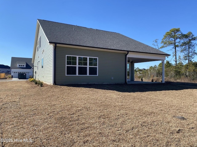 view of front facade featuring a garage and a porch