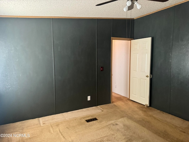 unfurnished bedroom featuring ceiling fan, a textured ceiling, carpet flooring, and a closet