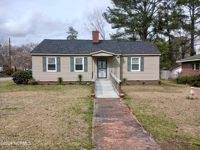 view of front of home with a front lawn