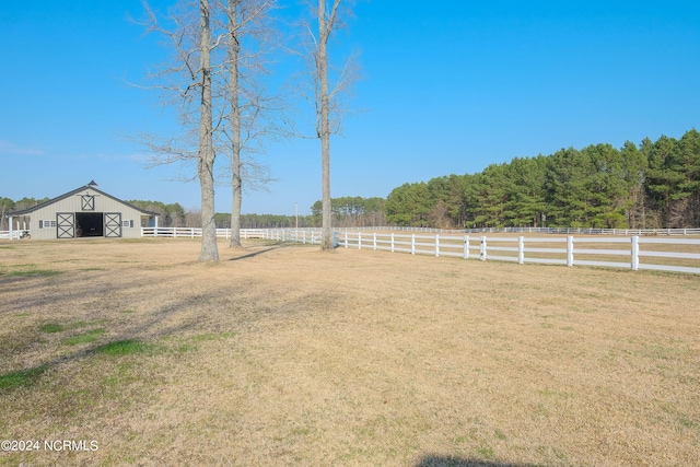 view of yard featuring a rural view