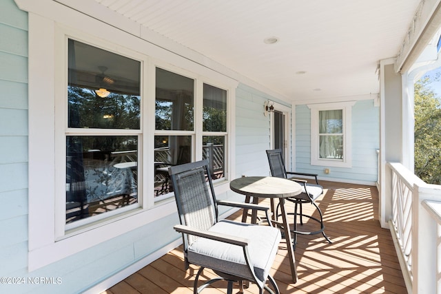 balcony featuring covered porch