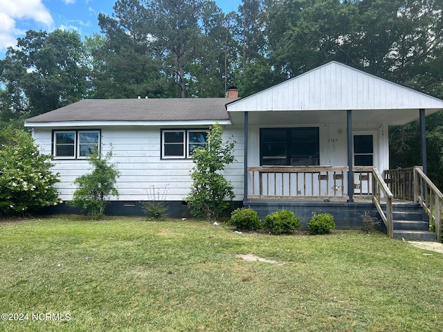 view of front of property with a porch and a front yard