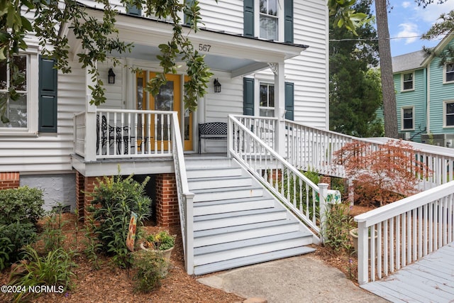 property entrance featuring a porch