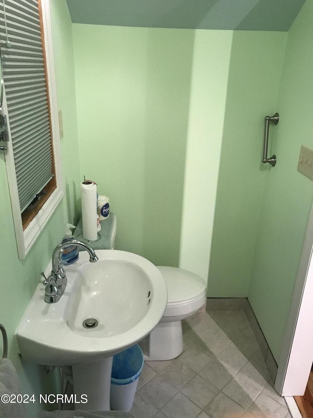 bathroom with sink and toilet