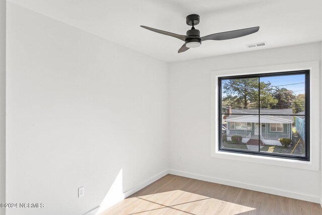 spare room featuring light wood-type flooring and ceiling fan