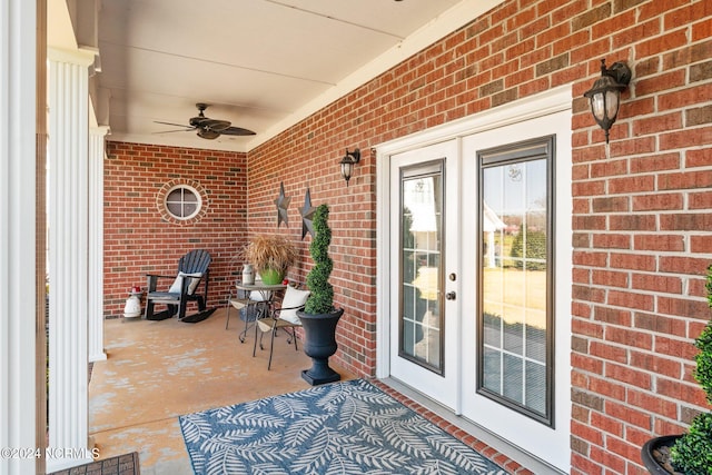 doorway to property with ceiling fan