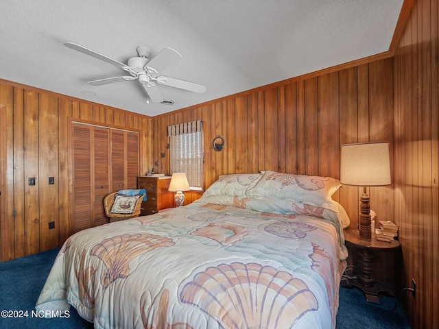 bedroom featuring ceiling fan, a closet, carpet, and a textured ceiling