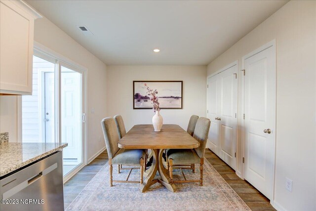 dining area featuring recessed lighting, visible vents, baseboards, and wood finished floors